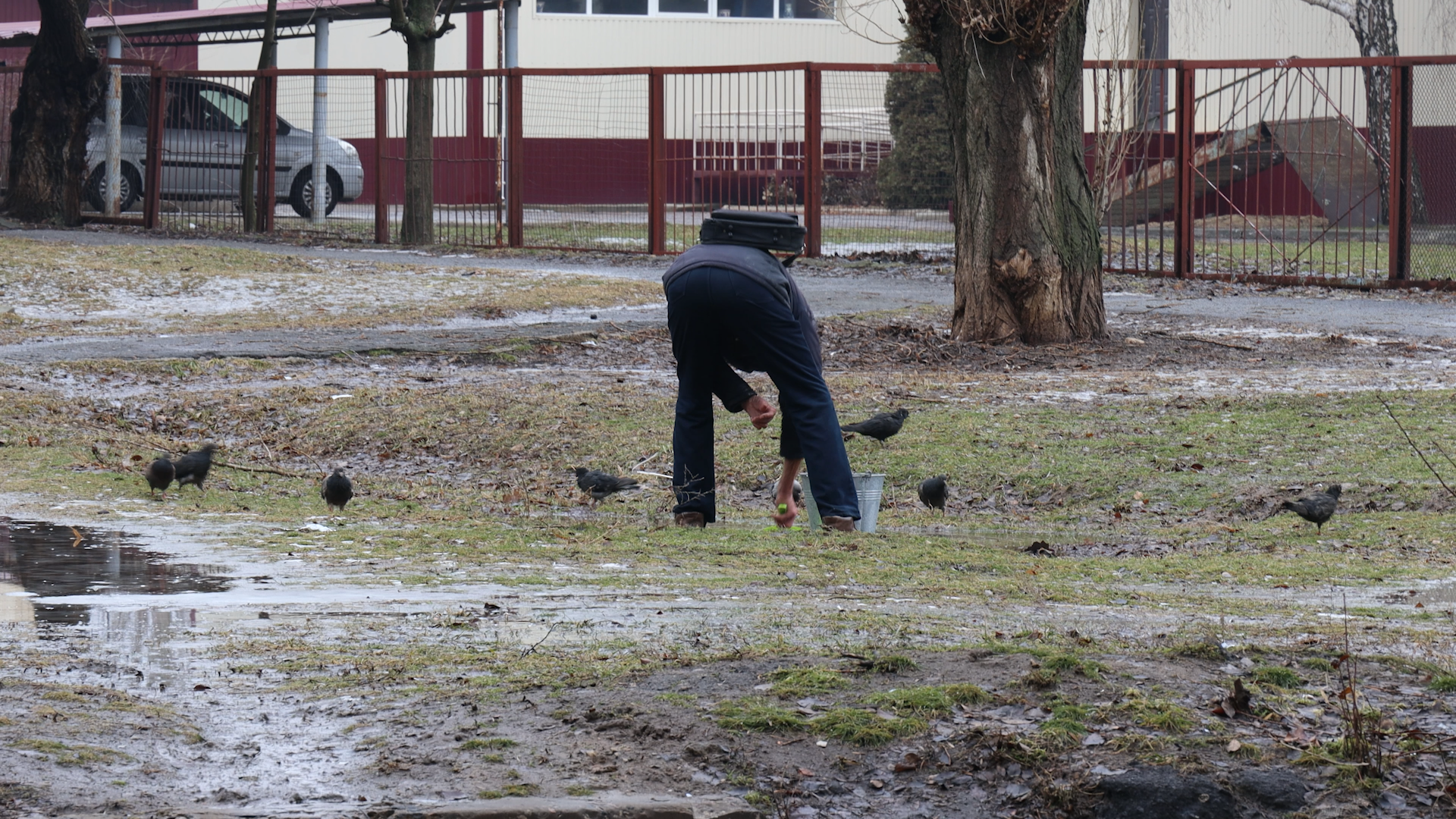 "Мне прилетело в дом". Репортаж из Дружковки, где воду черпают из луж, а за людьми охотятся КАБы
